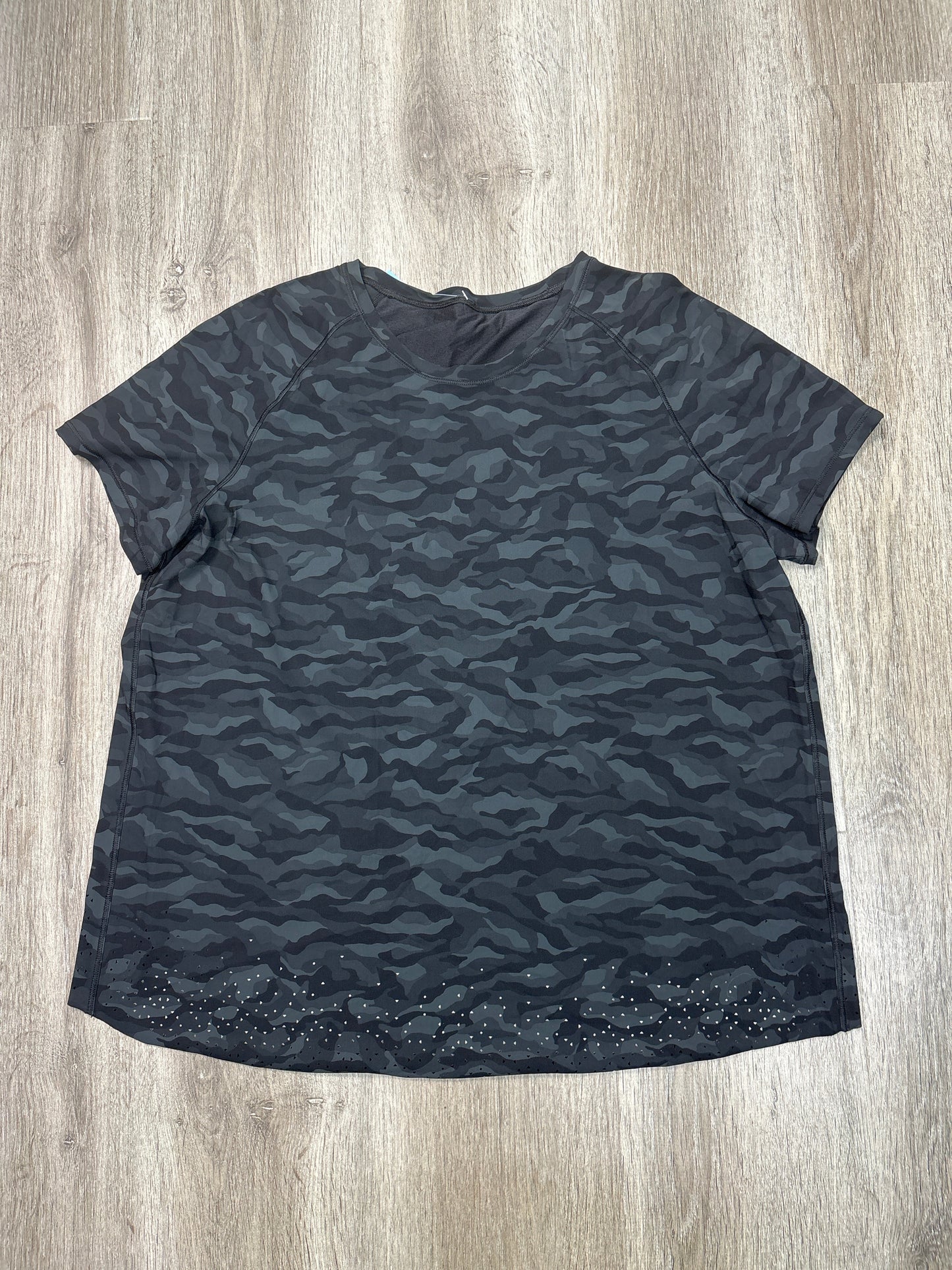 Athletic Top Short Sleeve By Lululemon In Camouflage Print, Size: M