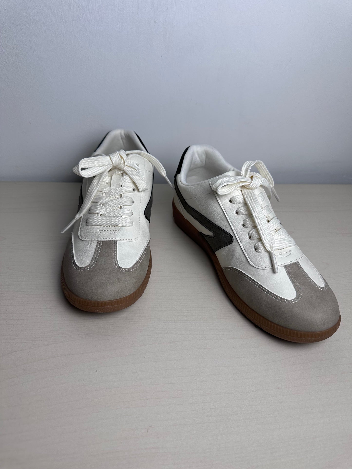 Shoes Sneakers By Dolce Vita In White, Size: 7