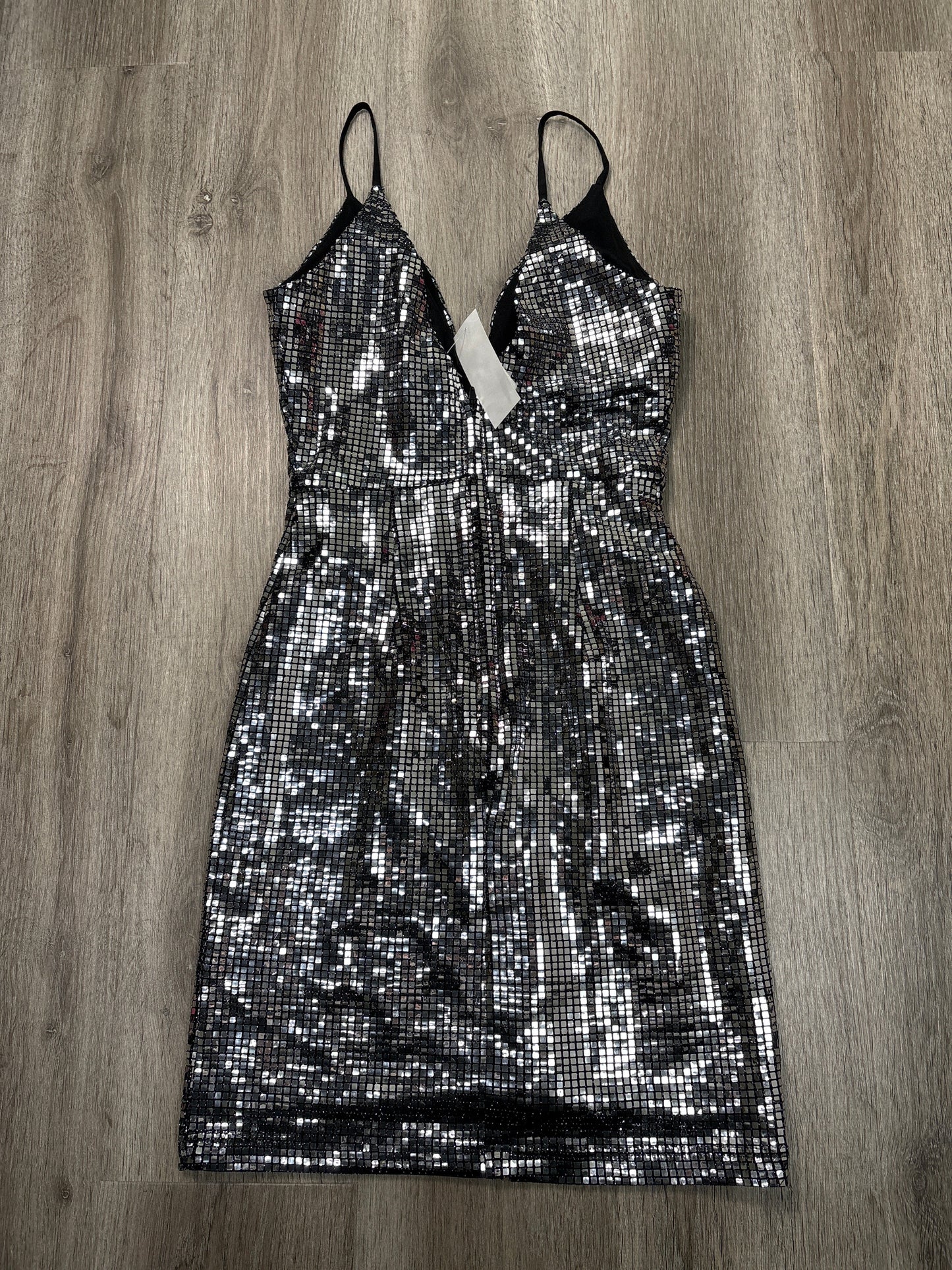 Dress Party Short By Clothes Mentor In Silver, Size: Xs