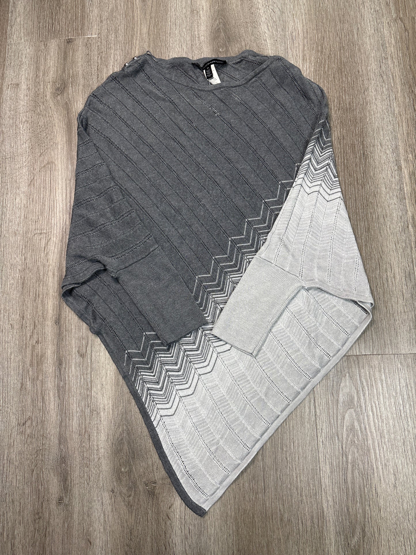 Top Long Sleeve By White House Black Market In Grey, Size: M