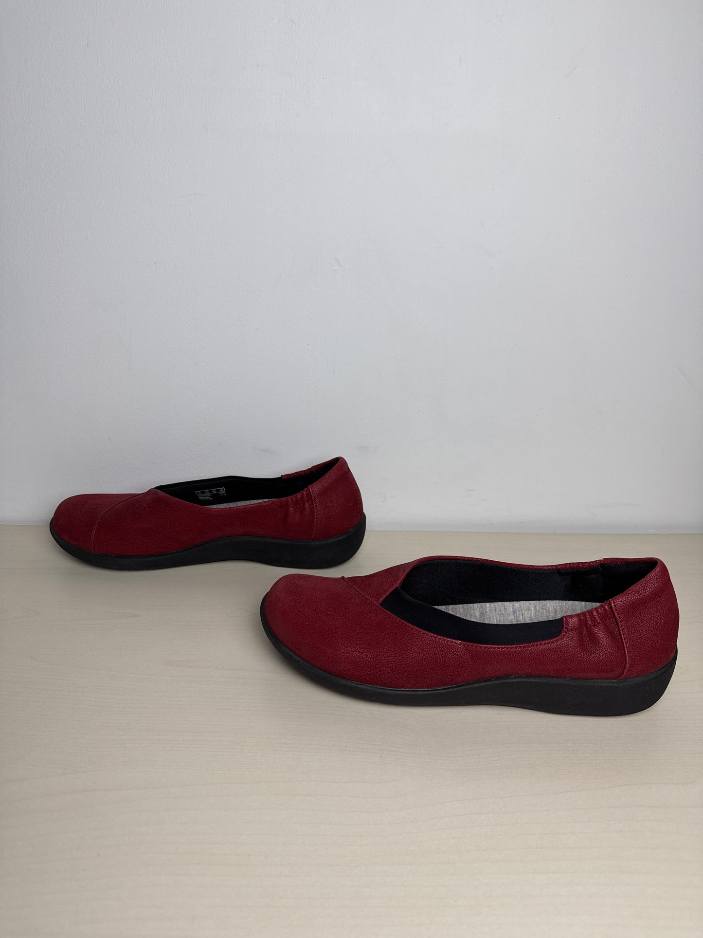 Shoes Flats By Clarks In Red, Size: 8.5