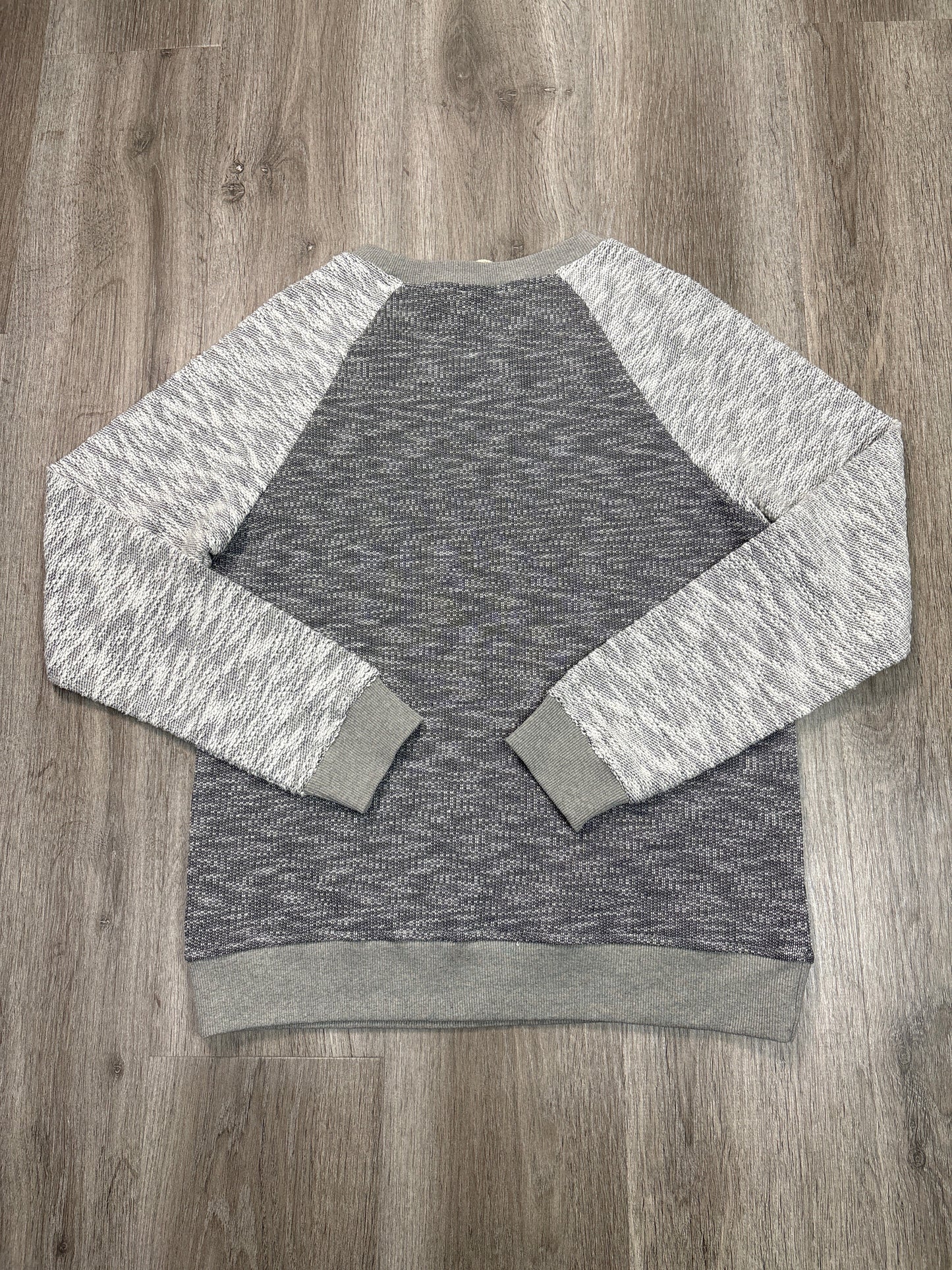 Top Long Sleeve By Hem & Thread In Grey, Size: S