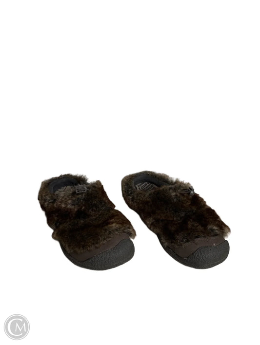 Slippers By Keen In Brown