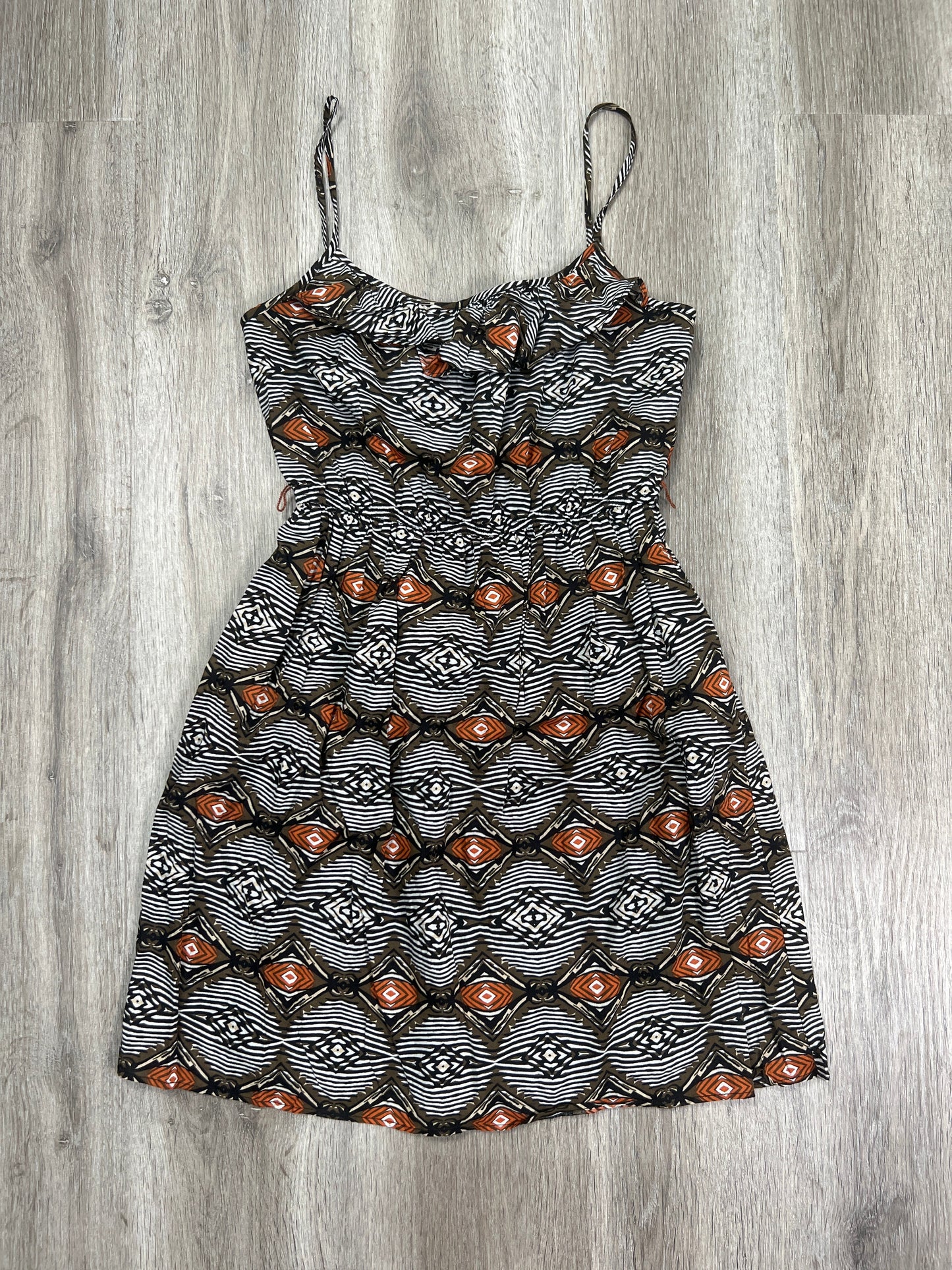 Dress Casual Short By City Triangles  Size: S