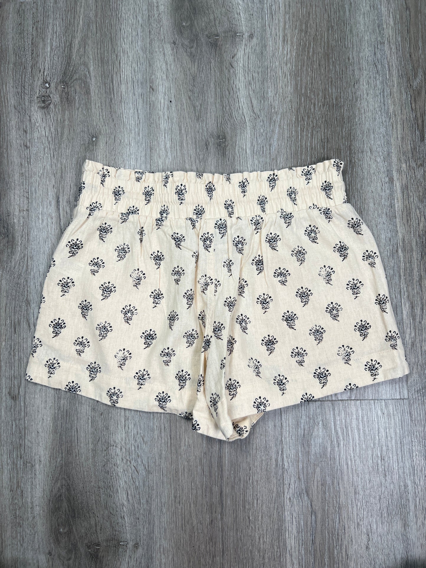 Cream Shorts A New Day, Size M