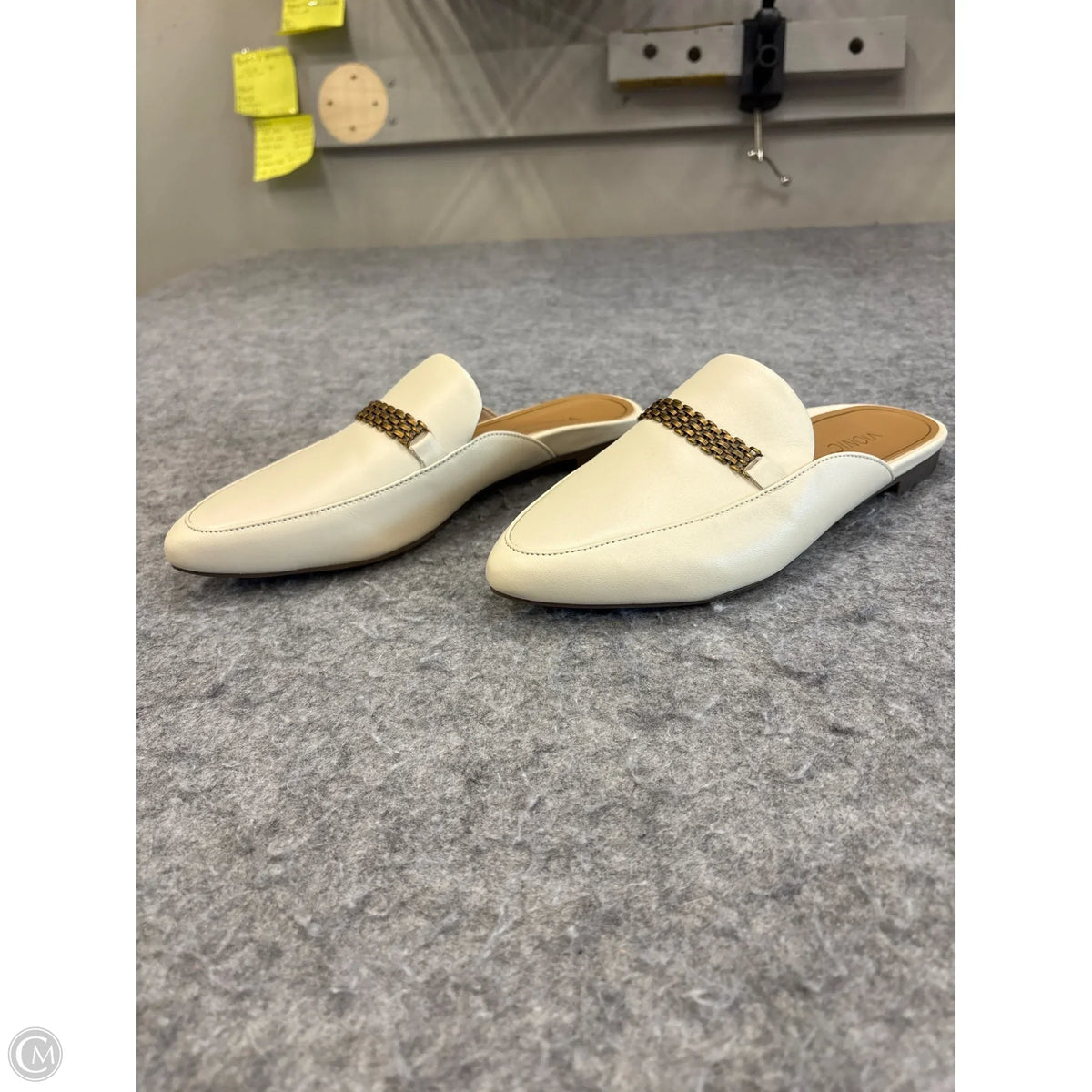 Shoes Flats By Vionic In Cream, Size: 6