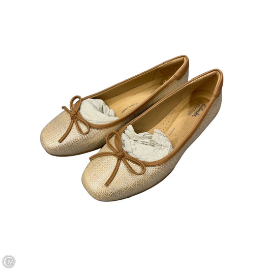 Shoes Flats By Clarks In Silver, Size: 8.5