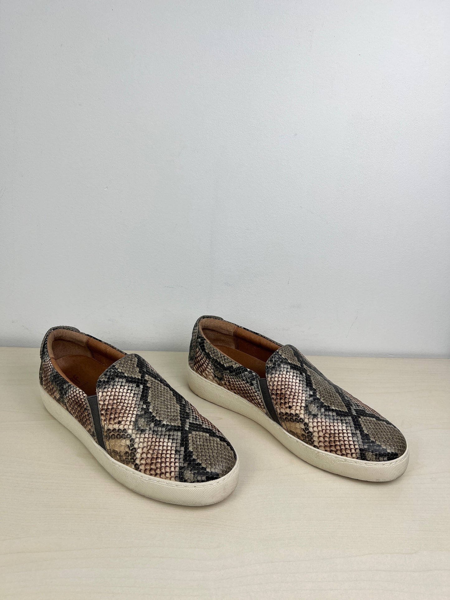 Shoes Flats By Frye In Snakeskin Print, Size: 8.5