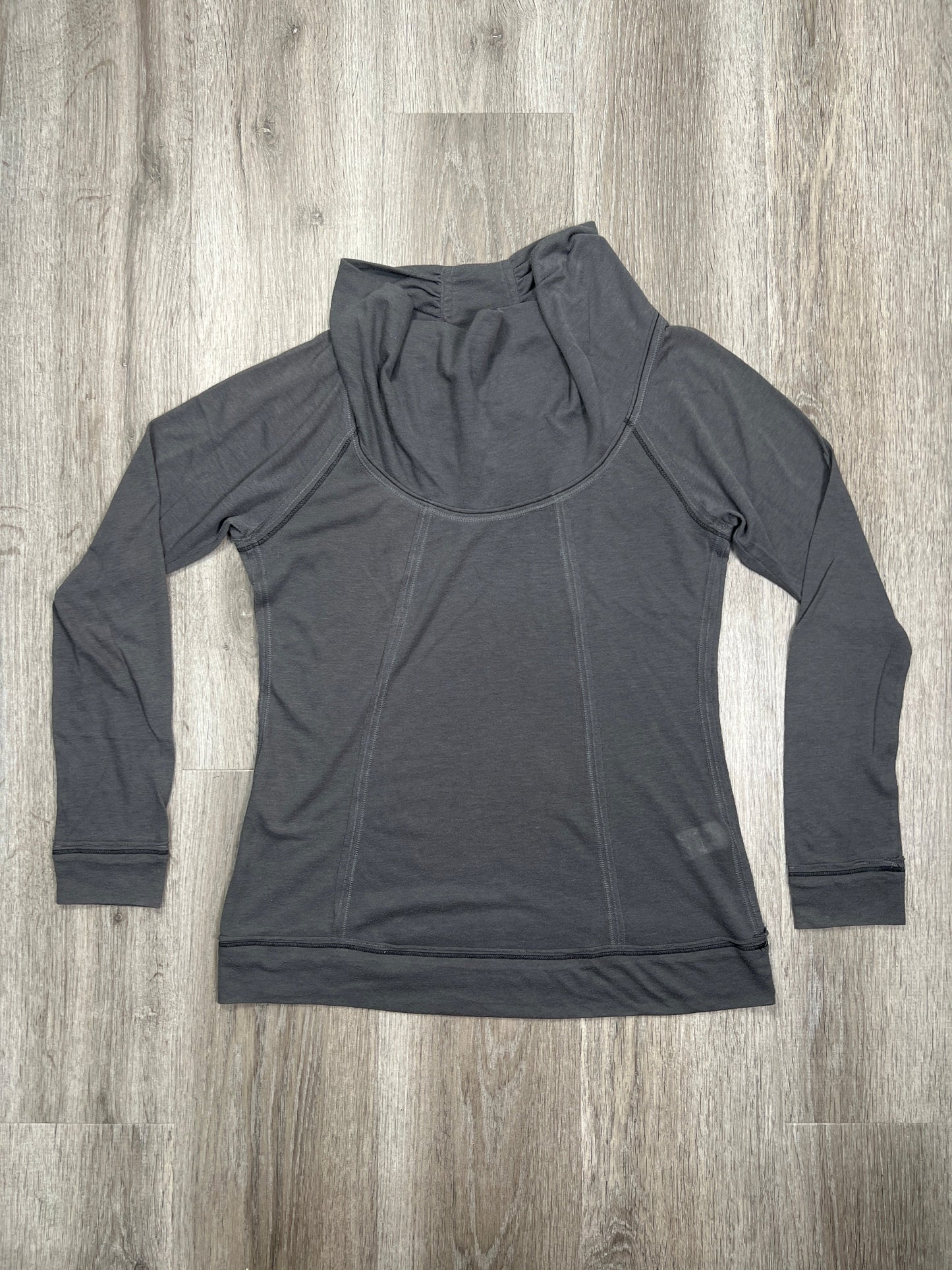 Grey Athletic Top Long Sleeve Collar Alo, Size M