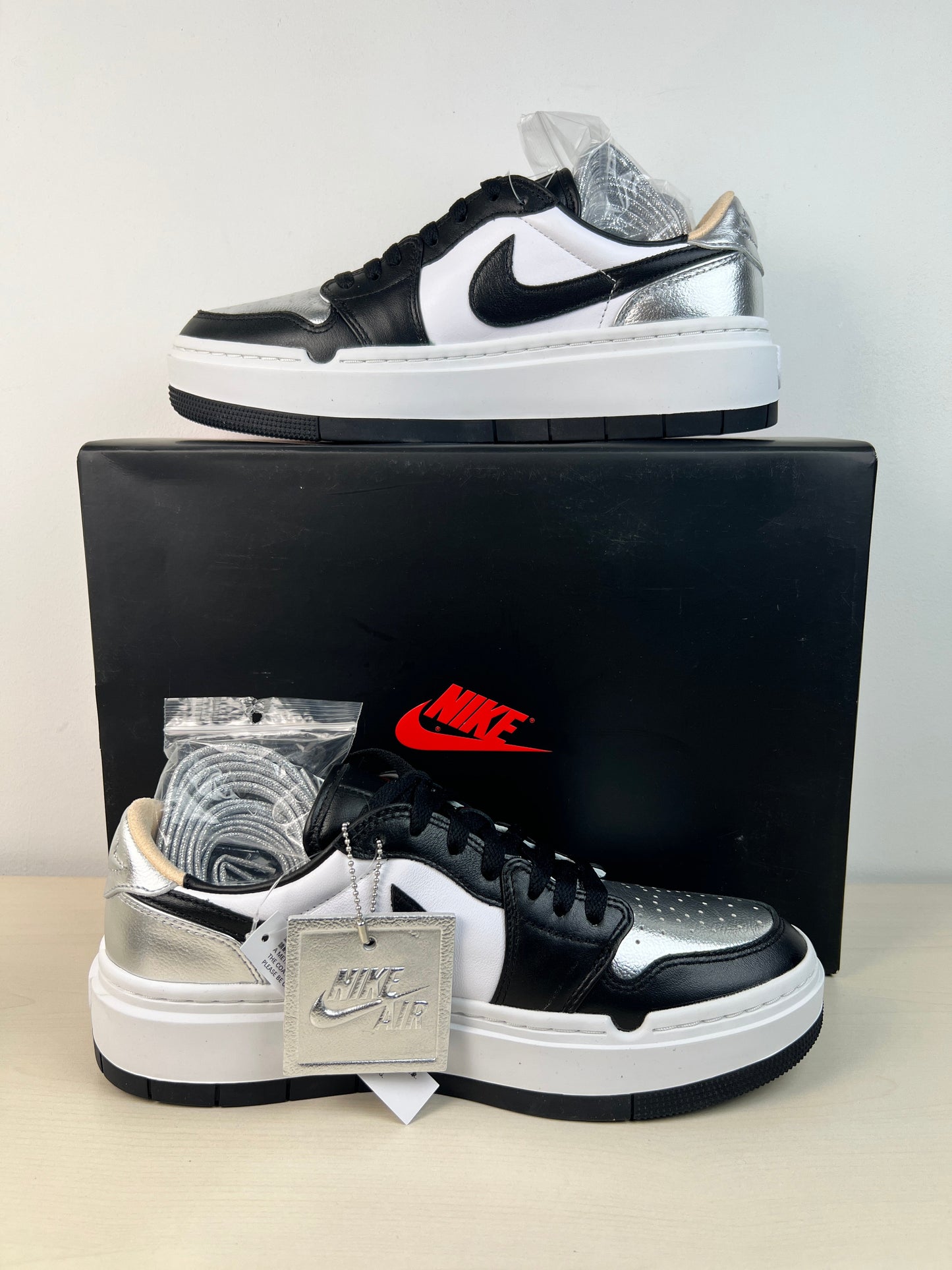 Shoes Sneakers By Nike In Black & Silver, Size: 10.5