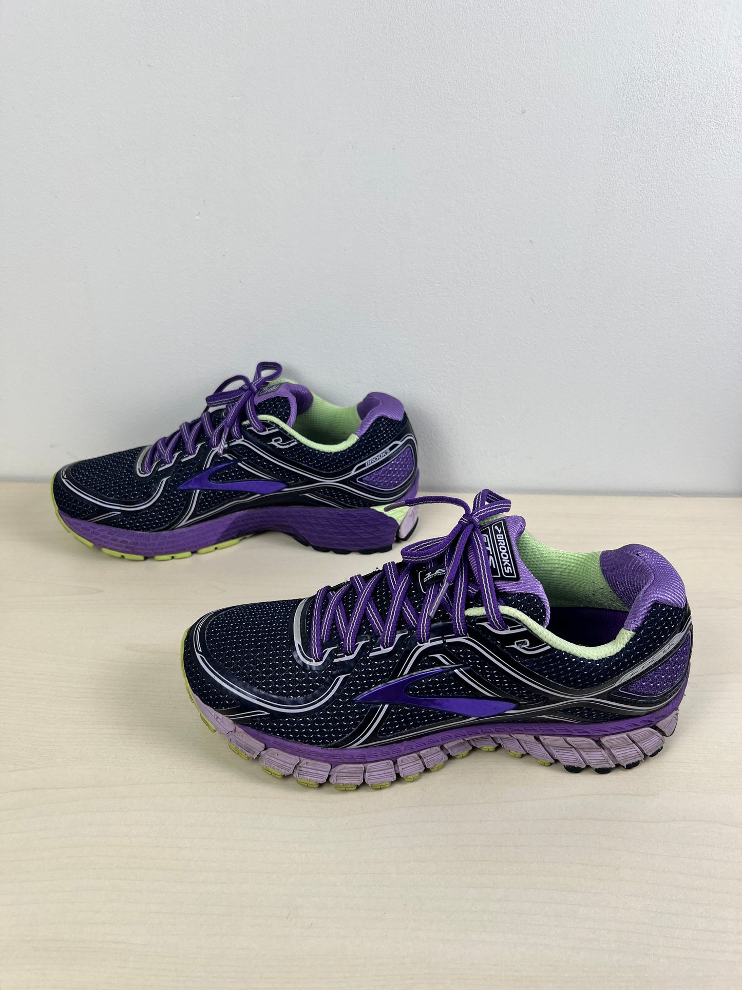 Shoes Athletic By Brooks  Size: 9