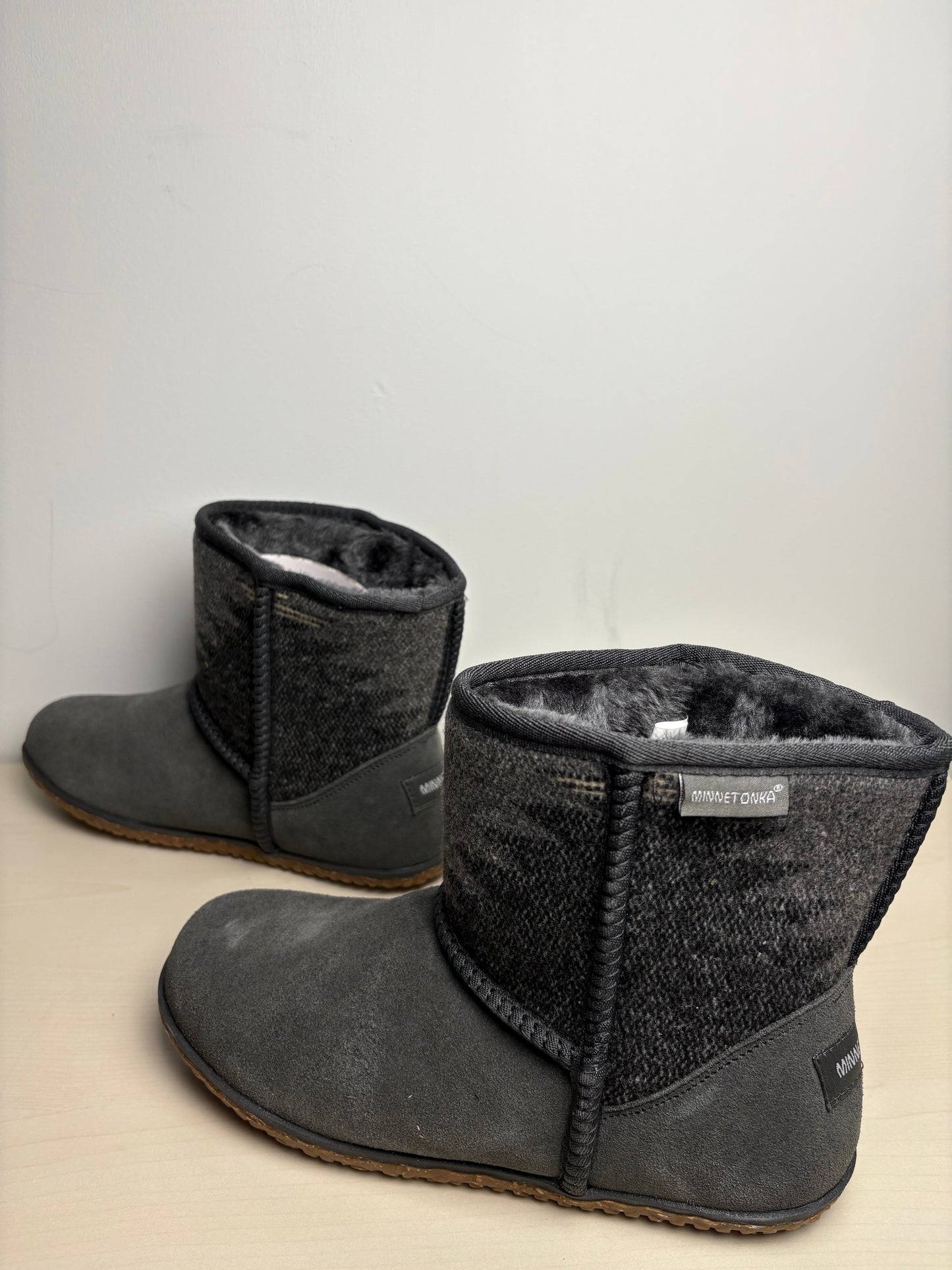 Boots Snow By Minnetonka In Grey, Size: 9