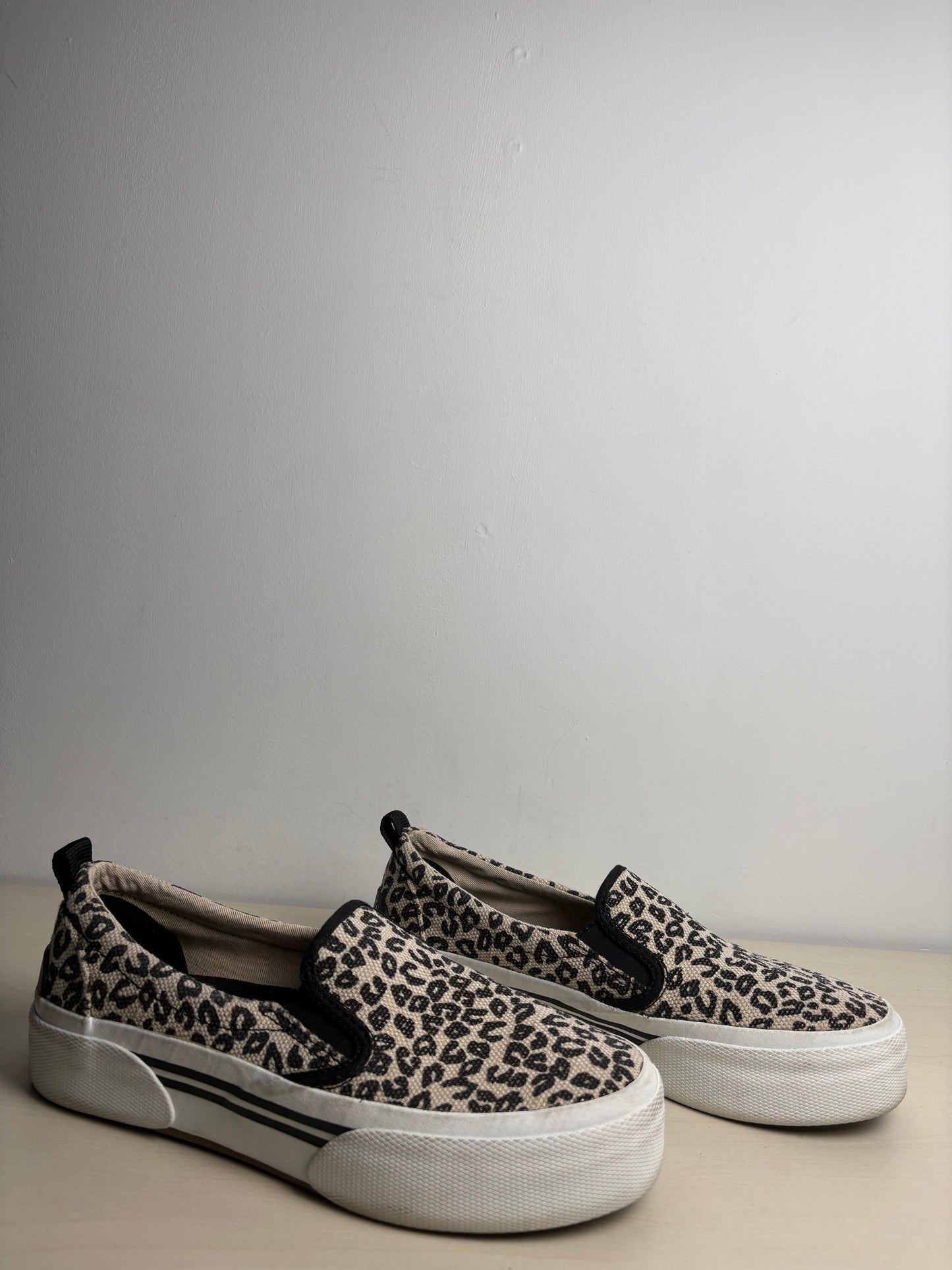 Shoes Flats By Sperry In Animal Print, Size: 6.5