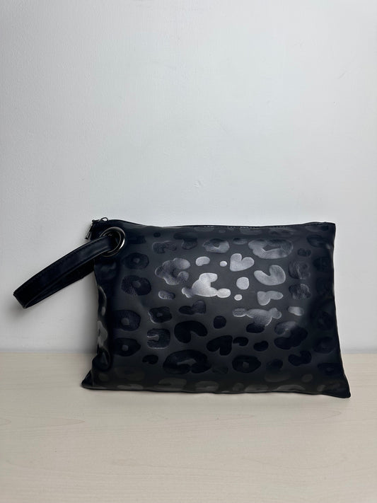 Clutch By Amazon, Size: Medium