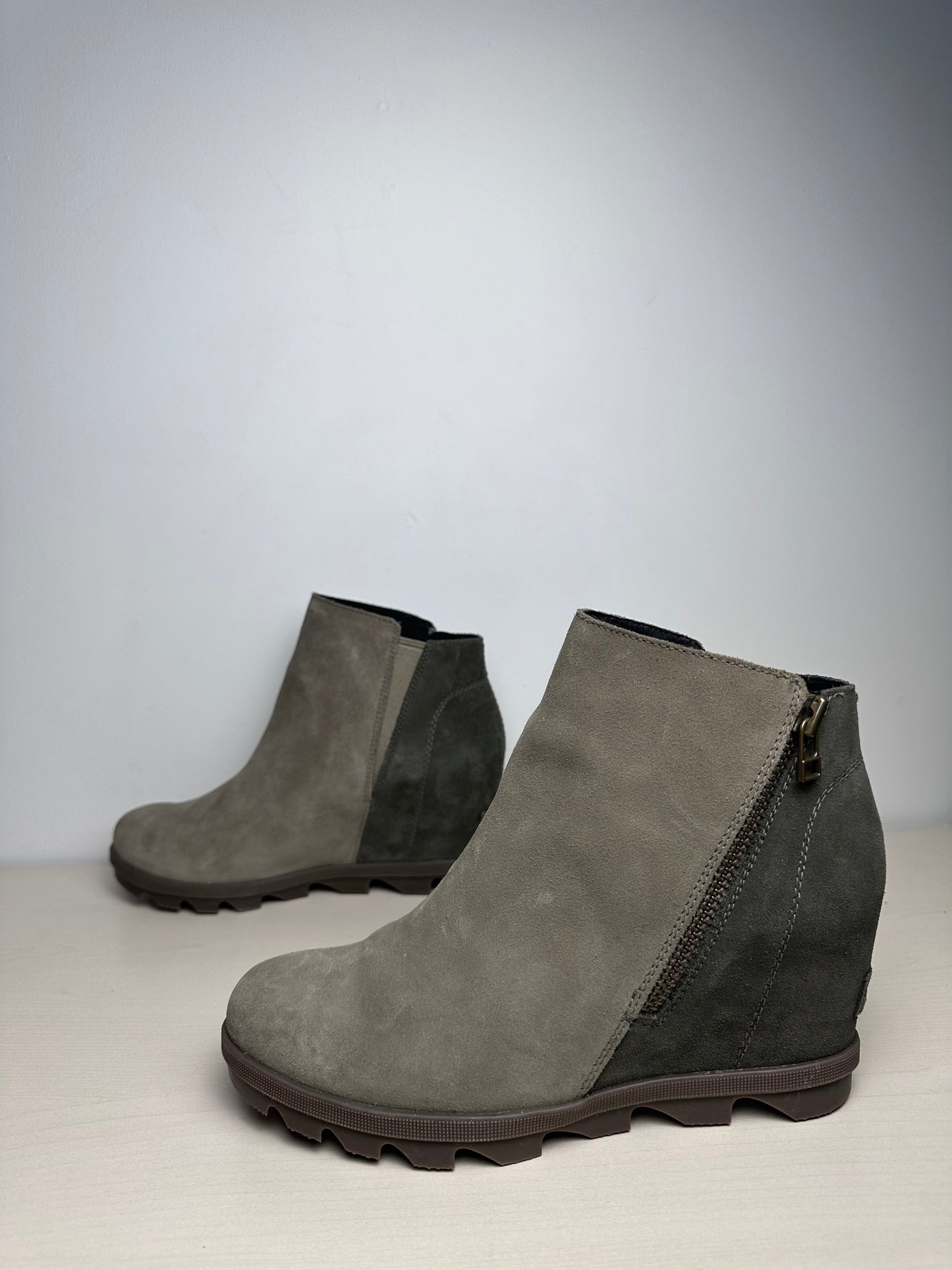 Boots Ankle Heels By Sorel In Green, Size: 8.5