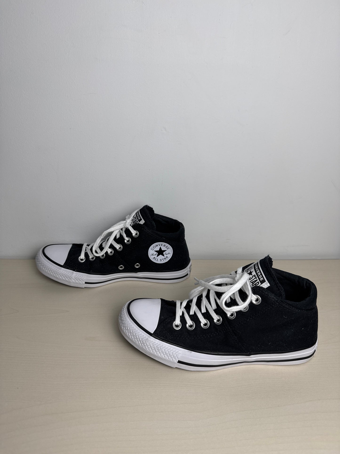 Shoes Sneakers By Converse In Black, Size: 7