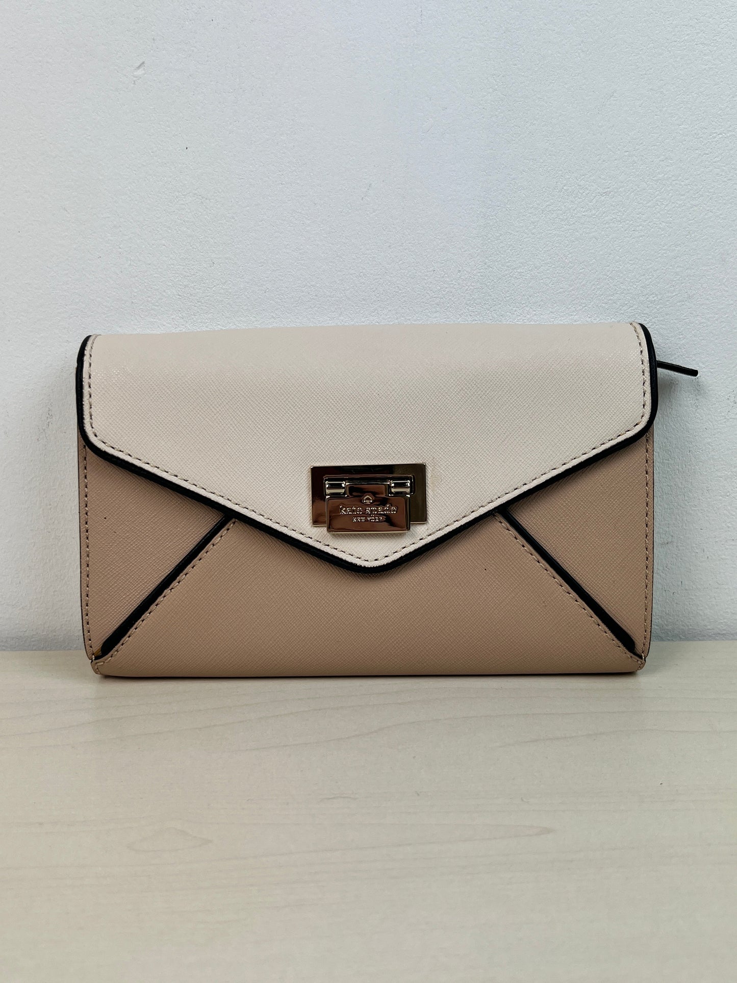 Clutch Designer By Kate Spade, Size: Medium