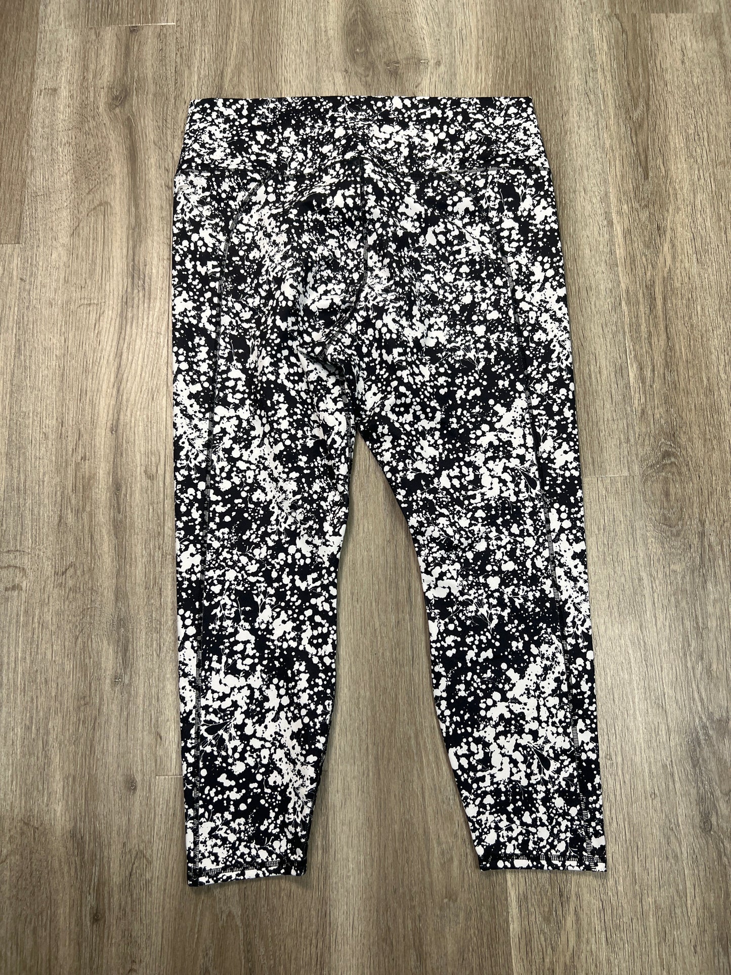 Athletic Leggings By Fabletics In Black & White, Size: 1x