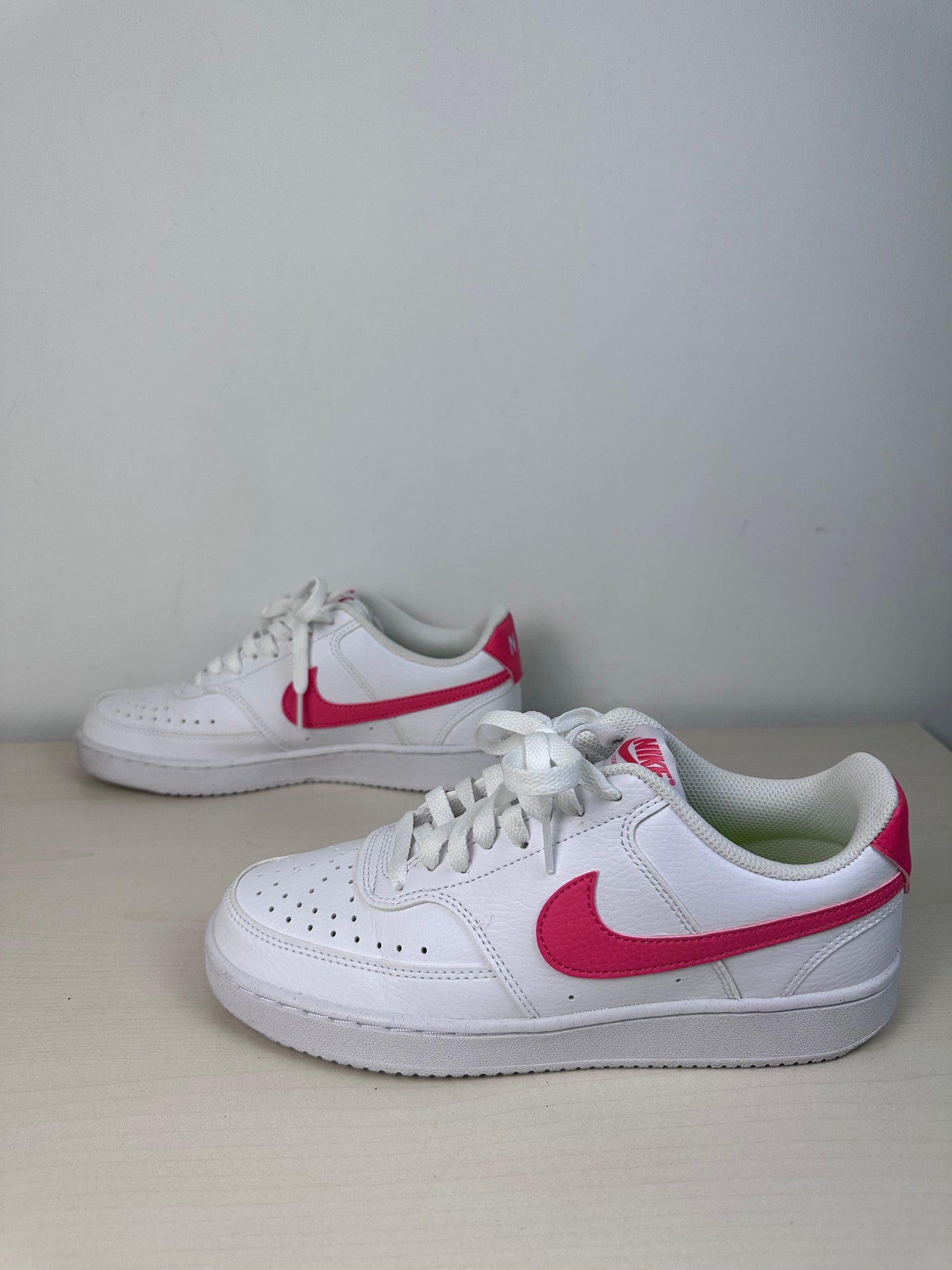 Shoes Sneakers By Nike In White, Size: 8