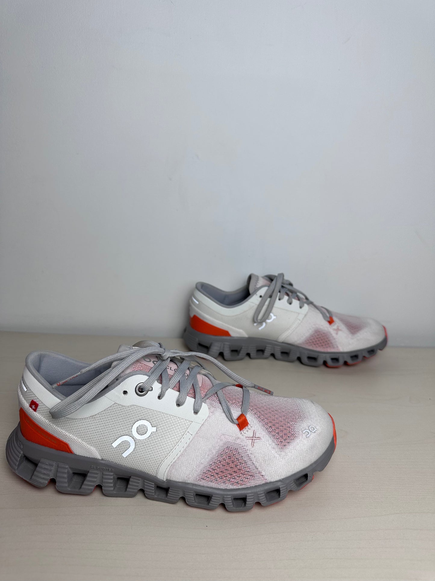 Shoes Athletic By On In White, Size: 6.5