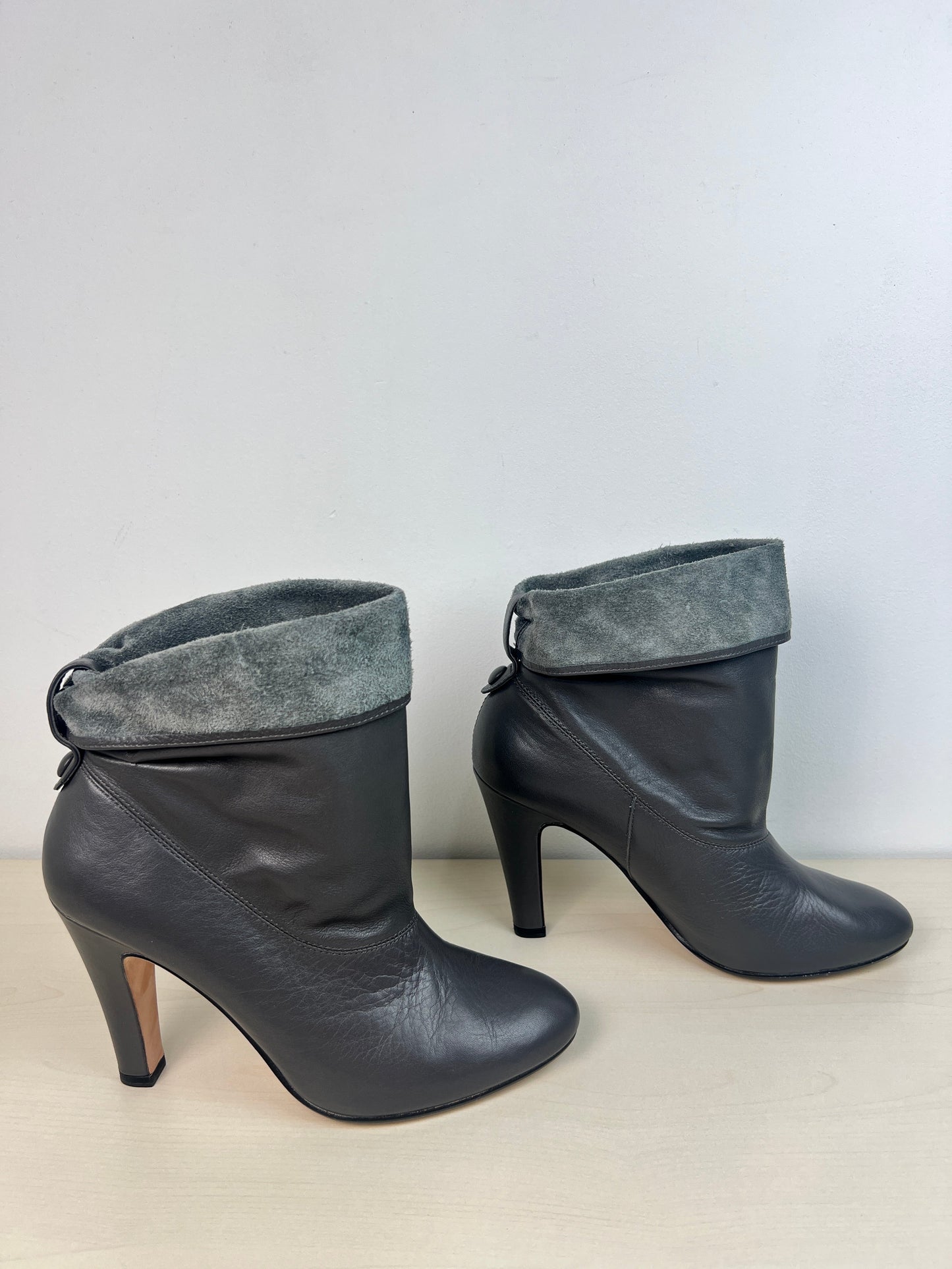 Boots Ankle Heels By Ann Taylor In Grey, Size: 7.5