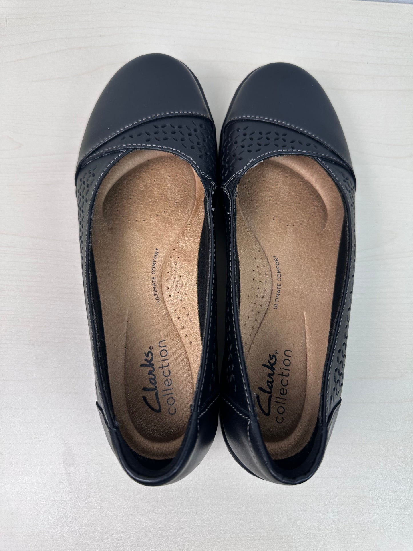 Shoes Flats By Clarks In Black, Size: 6.5