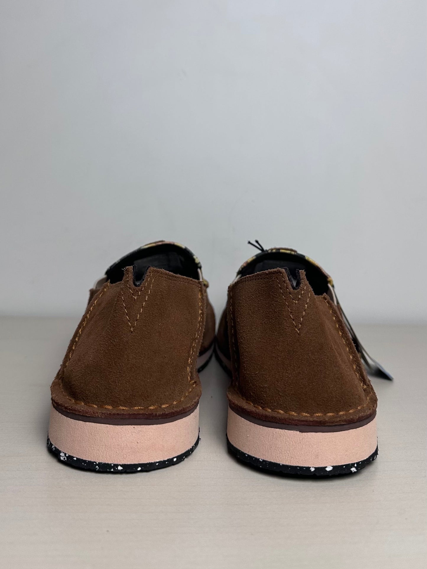 Shoes Flats By Ariat In Brown, Size: 9.5