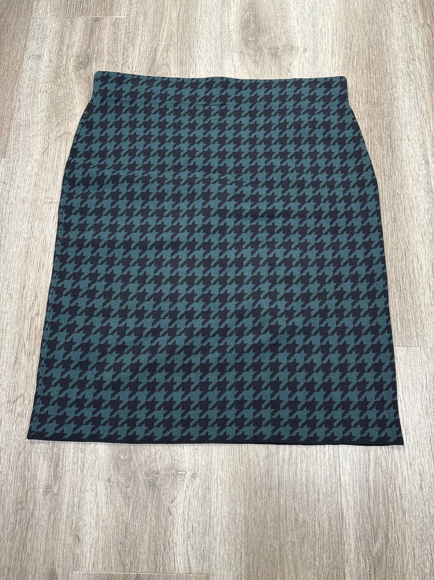 Skirt Mini & Short By Ann Taylor In Black & Green, Size: L