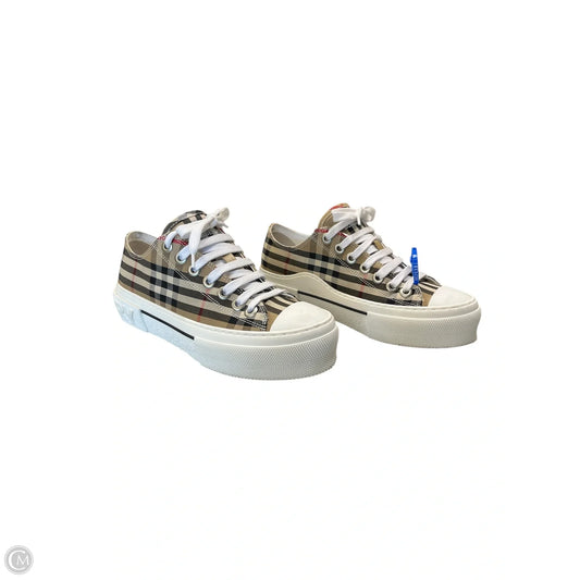 Shoes Luxury Designer By Burberry In Plaid Pattern, Size: 7.5