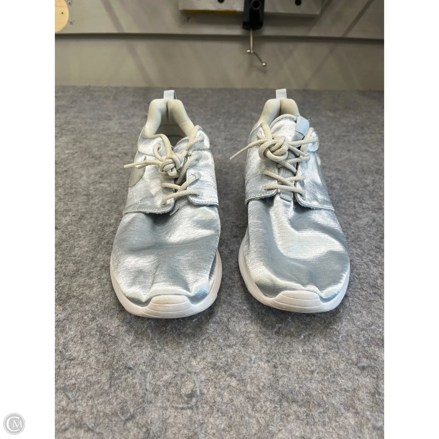 Shoes Athletic By Nike In Silver, Size: 9
