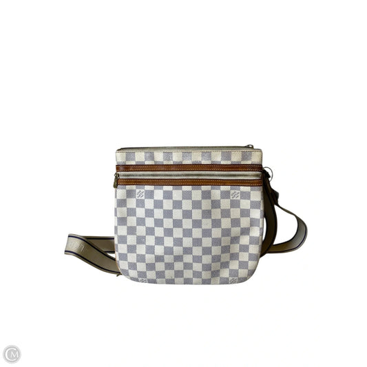 Crossbody Luxury Designer By Louis Vuitton, Size: Medium