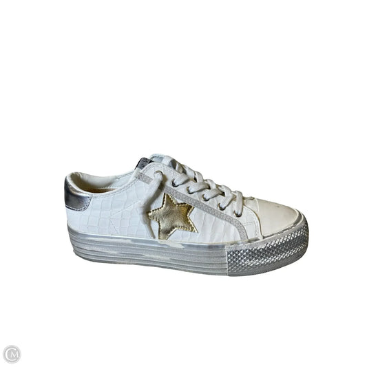 Shoes Sneakers By Vintage Havana In White, Size: 8.5
