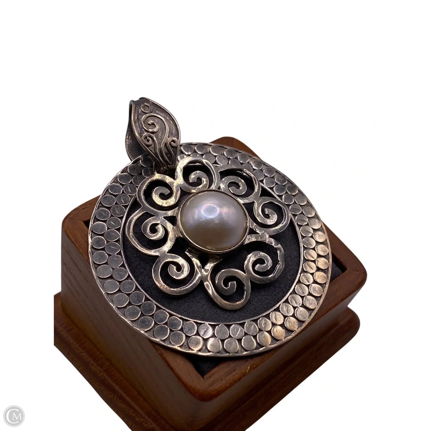 Necklace Pendant By Clothes Mentor
