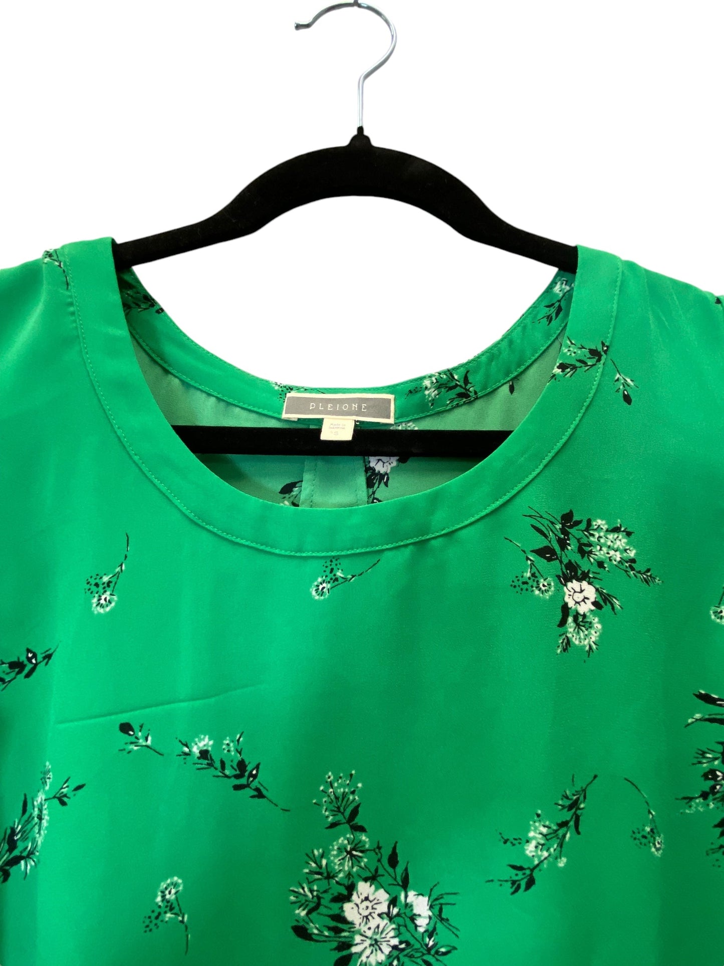 Top Short Sleeve By Pleione In Green, Size: S