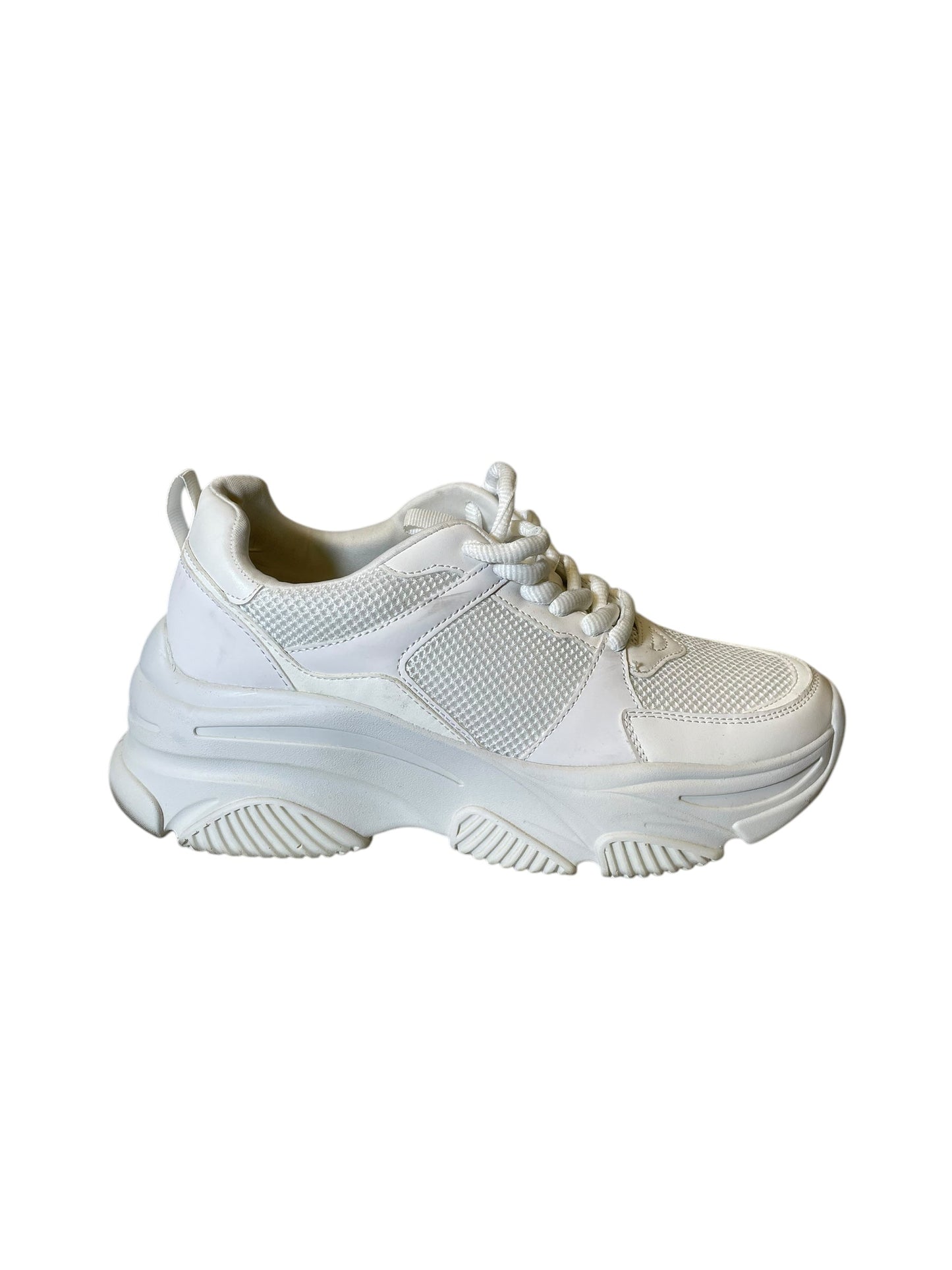 Shoes Athletic By Wild Fable In White, Size: 10