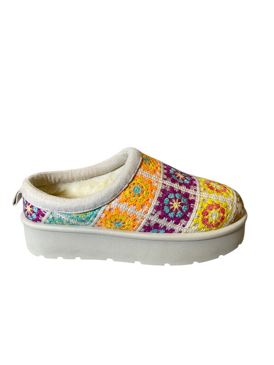 Shoes Flats By Bamboo In Multi-colored, Size: 10