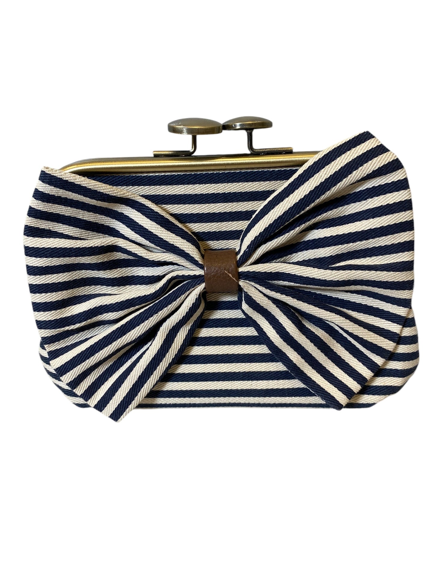 Clutch By Clothes Mentor, Size: Medium