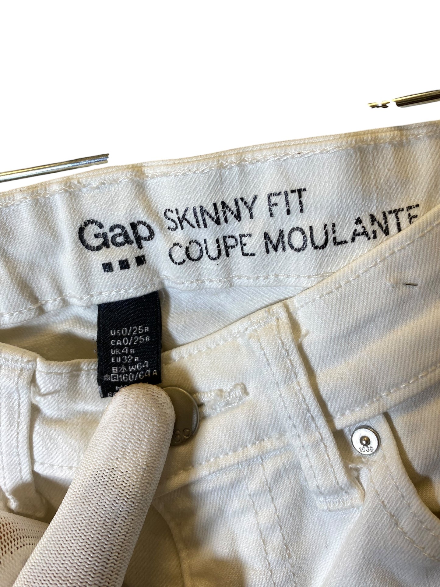 Jeans Skinny By Gap In Cream, Size: 0