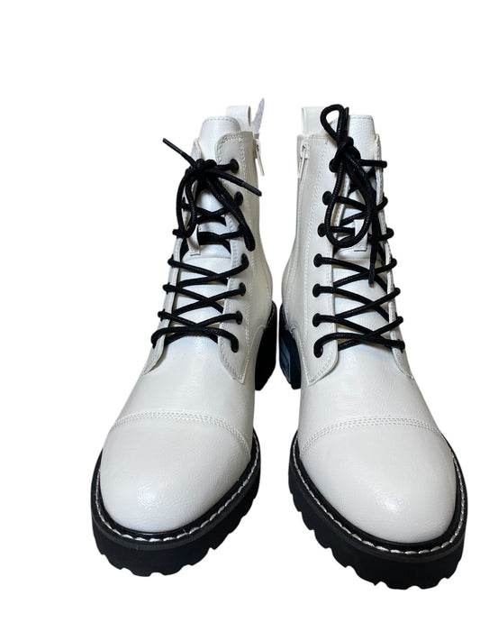 Boots Combat By Lane Bryant In White, Size: 8.5