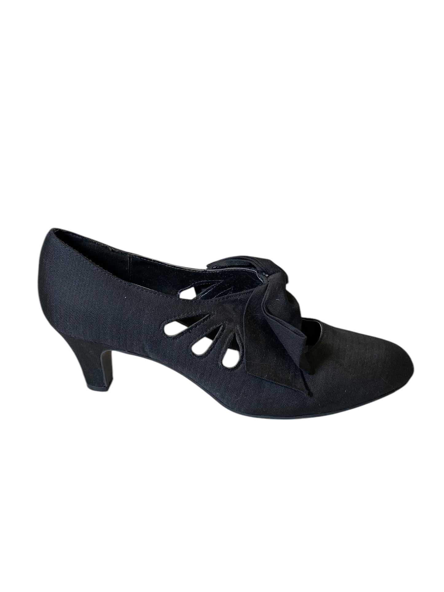 Shoes Heels Kitten By Naturalizer In Black, Size: 9