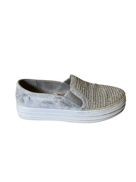 Shoes Athletic By Skechers In Silver, Size: 6