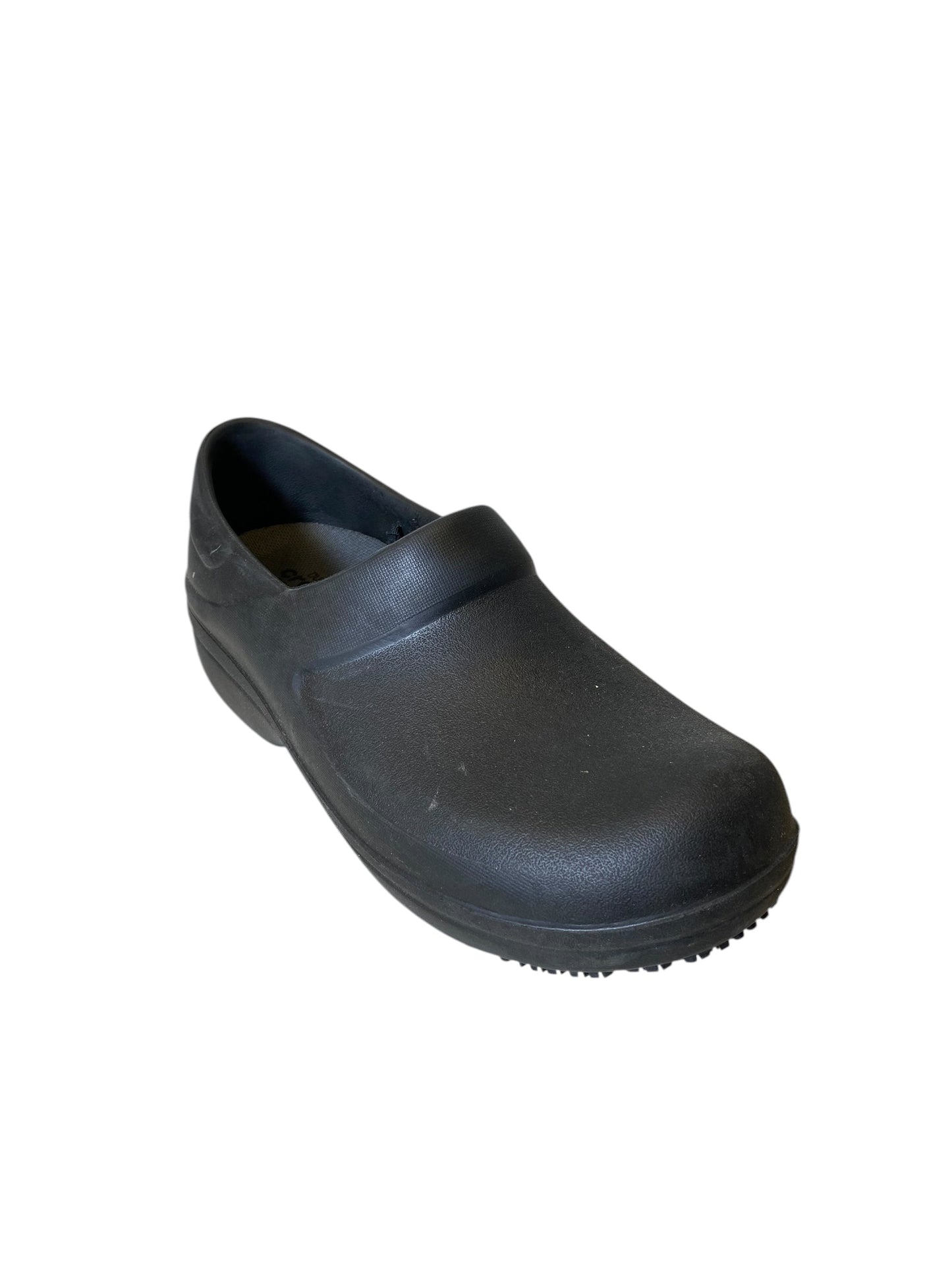 Shoes Flats By Crocs In Black, Size: 6