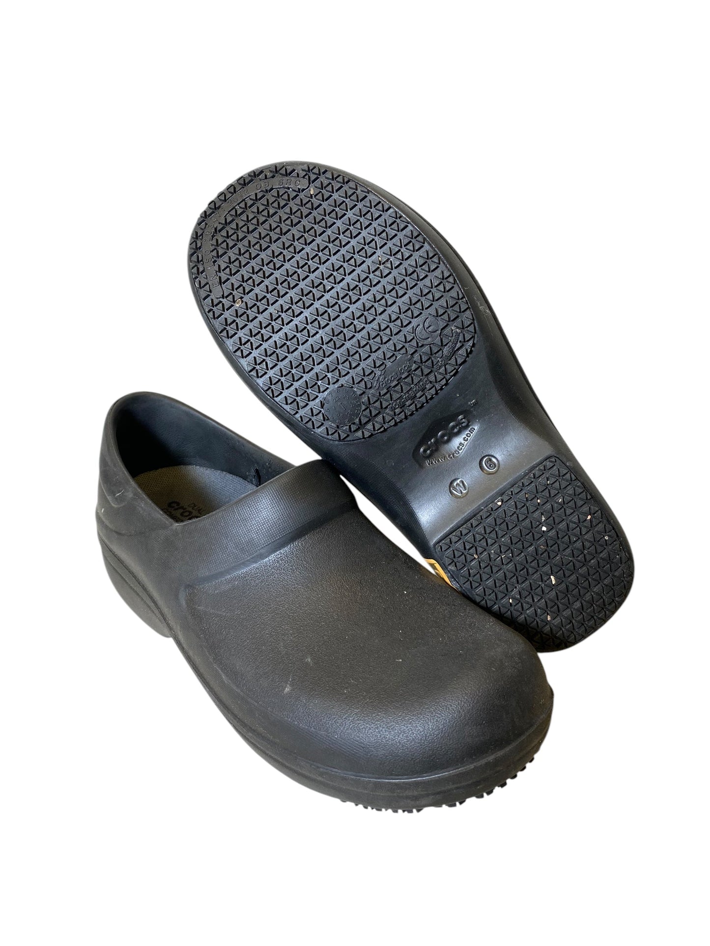 Shoes Flats By Crocs In Black, Size: 6