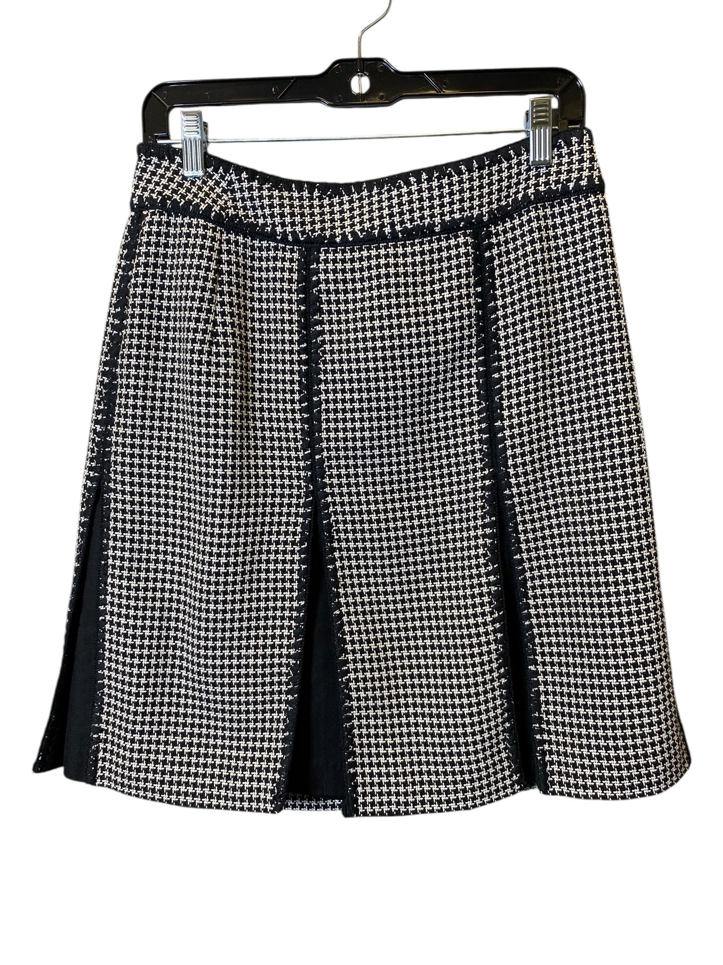 Skirt Mini & Short By Ann Taylor In Black & White, Size: 8p