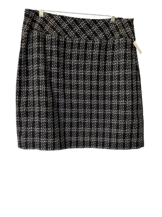 Skirt Mini & Short By Clothes Mentor In Black & White, Size: 14