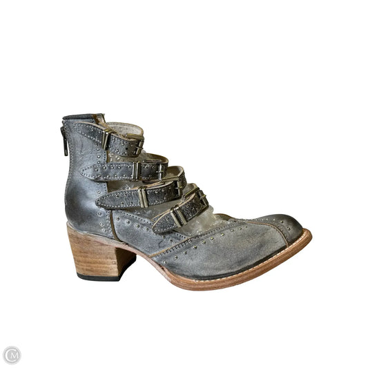 Shoes Heels Block By Freebird In Grey & Silver, Size: 6