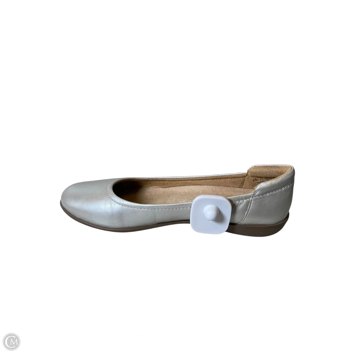 Shoes Flats By Naturalizer In Silver, Size: 8.5