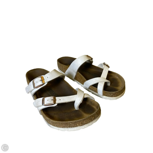 Sandals Flats By Birkenstock In White, Size: 5
