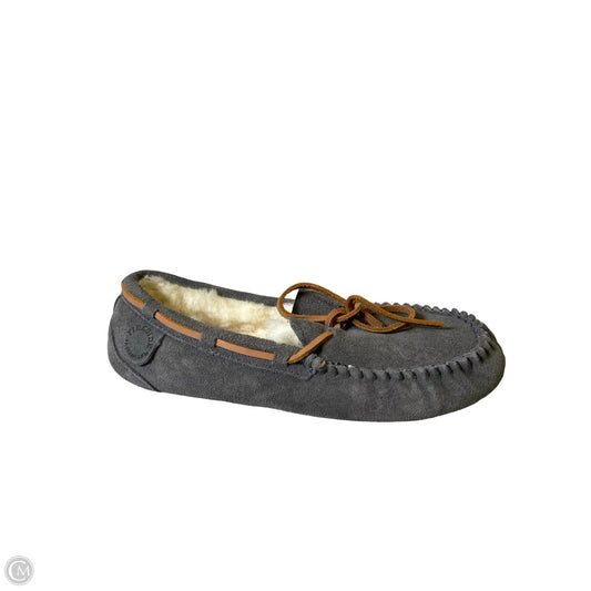 Shoes Flats By Clothes Mentor In Grey, Size: 8