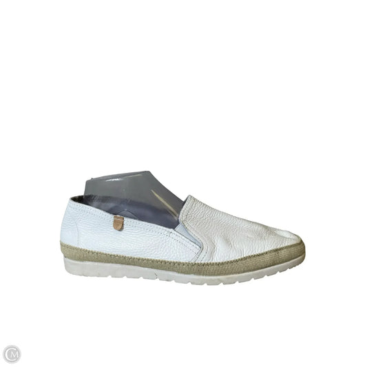 Shoes Flats By VERBENAS In White, Size: 10.5